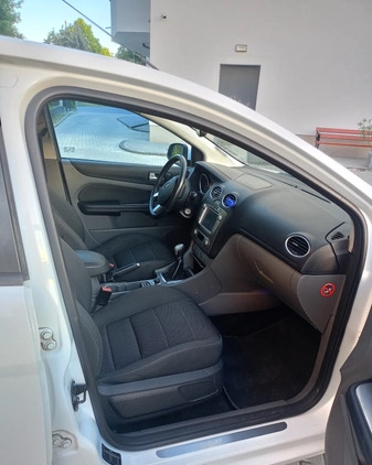 Ford Focus cena 13300 przebieg: 233765, rok produkcji 2008 z Warszawa małe 67